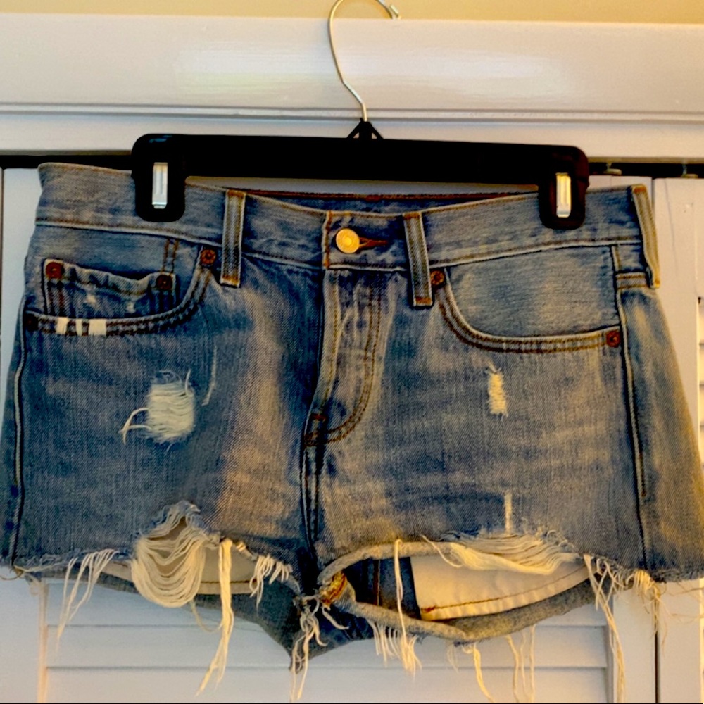 Levi shorts size 27